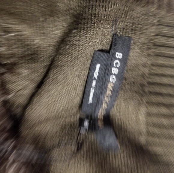 NWT GORGEOUS BCBG FUZZY FURY GROMET DETAILED PLAIN BACK SWEATER - Picture 12 of 13